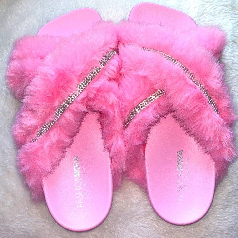 Pink Fur Slides 💕